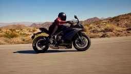 Se busca Triumph Daytona 660 en las mejores zonas de curvas del país