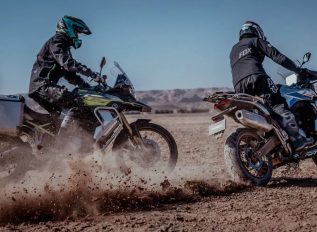 Con un precio de derribo de 8.888 euros, esta equipadísima trail china de 95 CV ya está entre las 10 motos más vendidas en España