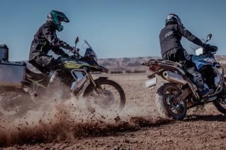 Con un precio de derribo de 8.888 euros, esta equipadísima trail china de 95 CV ya está entre las 10 motos más vendidas en España