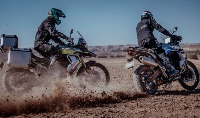 Con un precio de derribo de 8.888 euros, esta equipadísima trail china de 95 CV ya está entre las 10 motos más vendidas en España