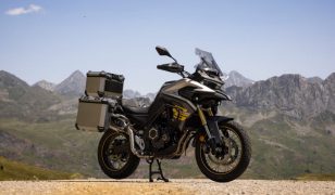 Ya ha reventado el mercado de motos. Esta trail china es ahora más barata que nunca y está mejor equipada