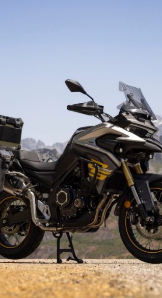 Ya ha reventado el mercado de motos. Esta trail china es ahora más barata que nunca y está mejor equipada