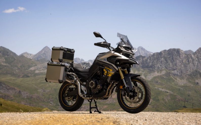 Ya ha reventado el mercado de motos. Esta trail china es ahora más barata que nunca y está mejor equipada